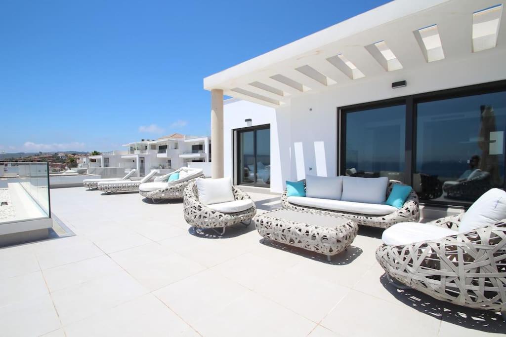 Luxurious Penthouse With Huge Panoramic Terrace Lejlighed San Roque  Eksteriør billede