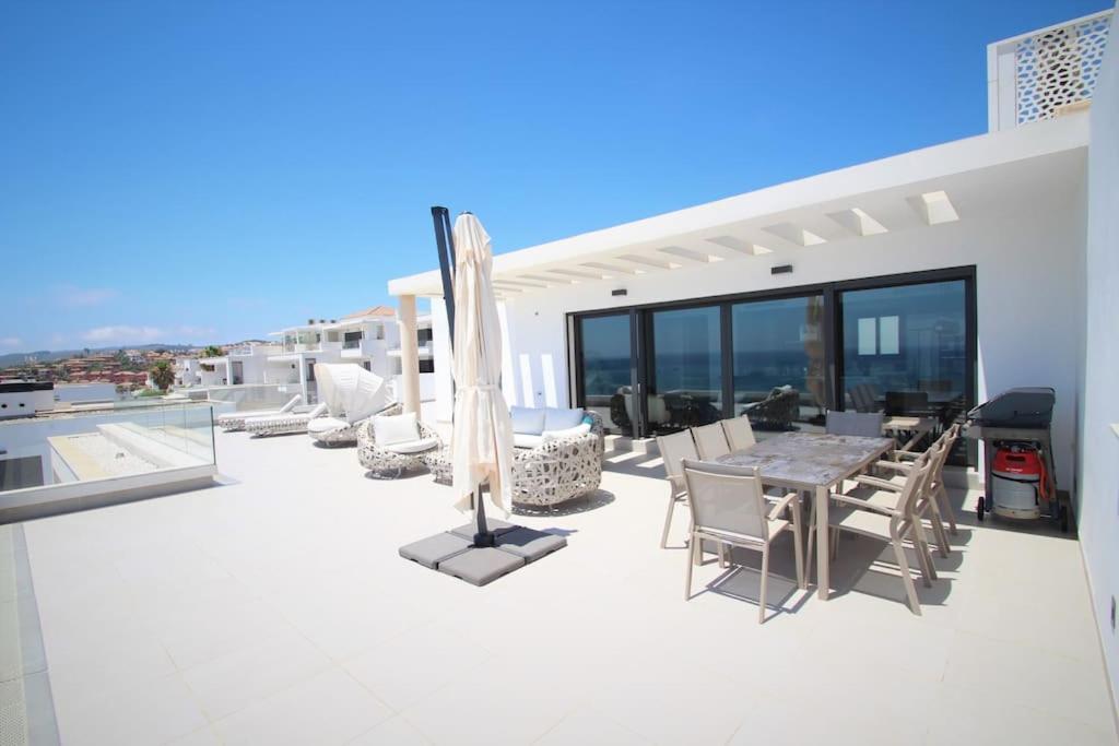 Luxurious Penthouse With Huge Panoramic Terrace Lejlighed San Roque  Eksteriør billede